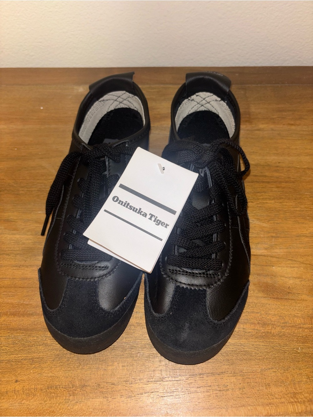 Onitsuka Tiger Black Low-Top Sneakers women 6
